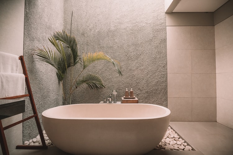 stone-cladded walls in bathroom