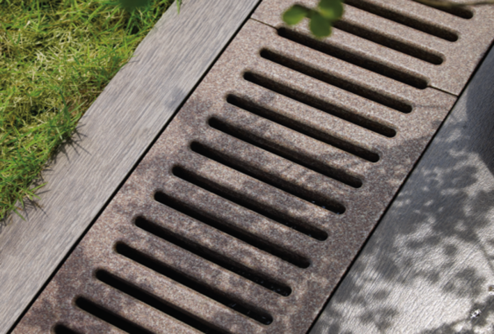 Trench grating